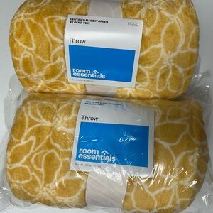 2ct Room Essentials Golden/Yellow Floral Throw Blanket 50x60